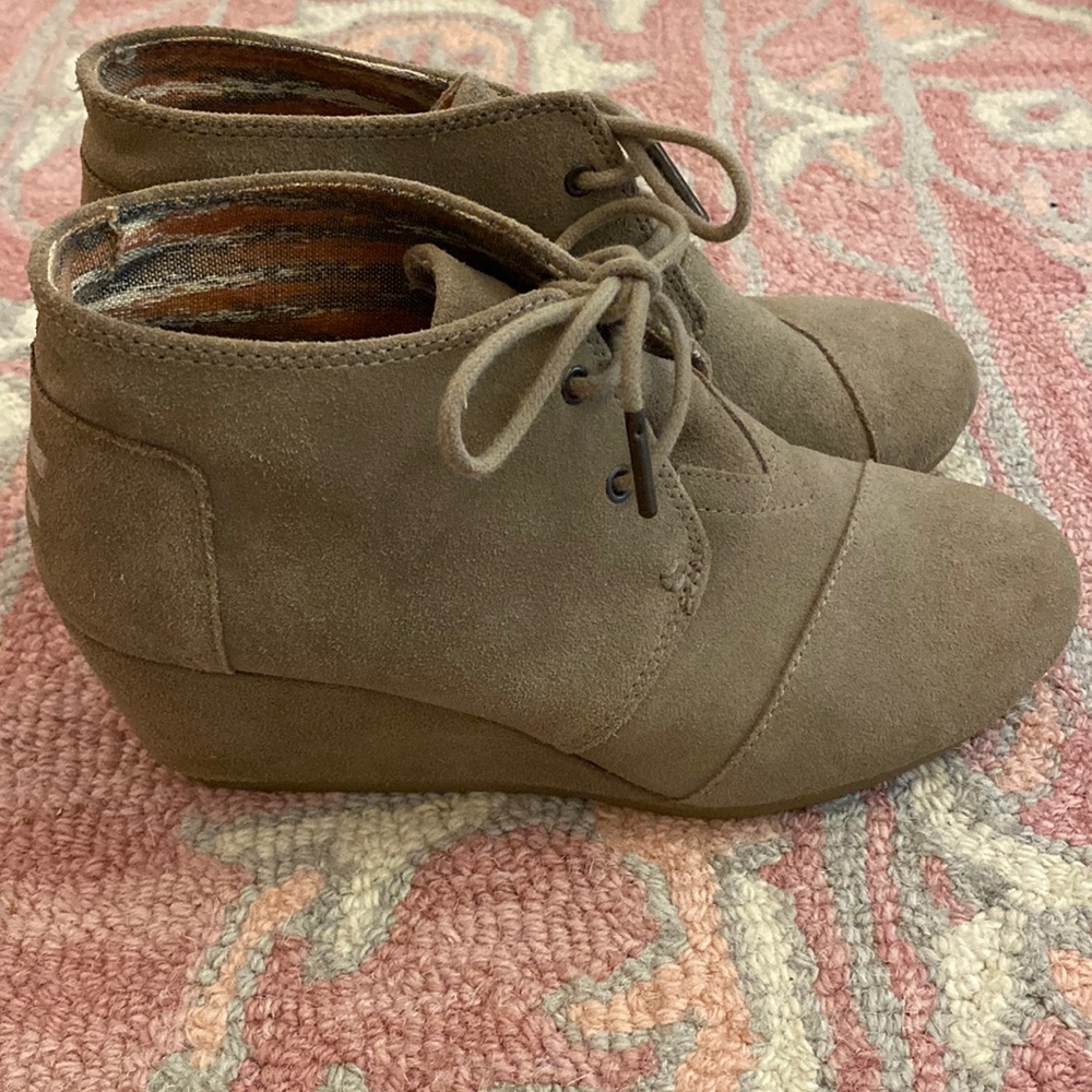 Women’s Toms Suede Wedge Boot.